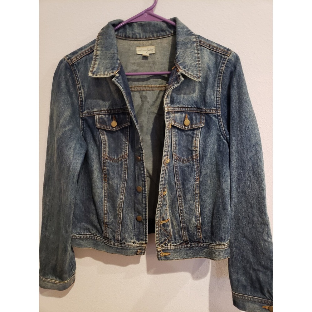 Maison Jules Women's M cropped Denim  trucker style Jean Jacket:‎ medium wash